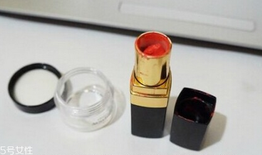 口紅用完了管里的怎么辦 剩余的口紅也有其它用處 口紅用完了管里的怎么辦 剩余的口紅也有其它用處