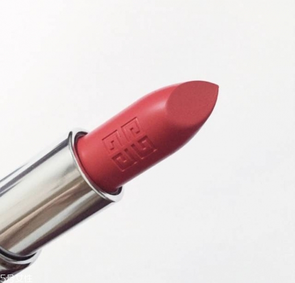 第一次買(mǎi)口紅買(mǎi)什么牌子 給你最靚麗的裝扮 第一次買(mǎi)口紅買(mǎi)什么牌子 給你最靚麗的裝扮