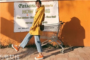 牛仔褲發(fā)臭是怎么回事？和水洗工藝有關(guān)