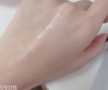 chanel山茶花保濕精華水好用嗎？補(bǔ)水底妝神器