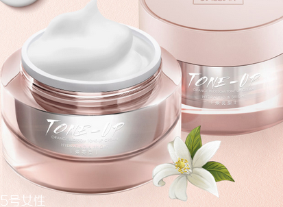 素顏霜和bb霜哪個(gè)效果好 這樣涂素顏霜對(duì)皮膚好 素顏霜和bb霜哪個(gè)效果好 這樣涂素顏霜對(duì)皮膚好