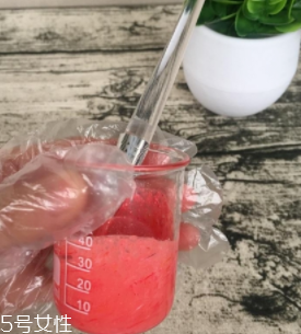 自制口紅怎么才能不脫色 6個(gè)步驟完美打造專屬口紅 自制口紅怎么才能不脫色 6個(gè)步驟完美打造專屬口紅