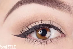 眼線眼尾怎么畫好看？用透明膠畫出優(yōu)美弧度