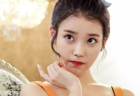 眼線眼尾怎么畫好看？用透明膠畫出優(yōu)美弧度