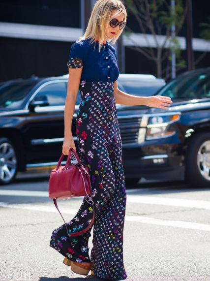 防水臺高跟鞋怎么搭配？拉長氣質(zhì)細腿