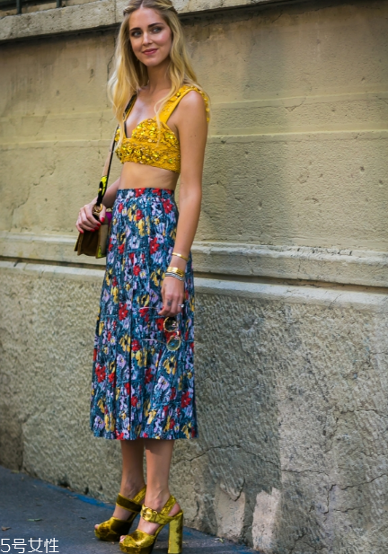 防水臺高跟鞋怎么搭配？拉長氣質(zhì)細腿