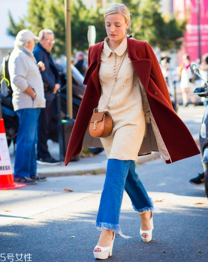 防水臺高跟鞋怎么搭配？拉長氣質(zhì)細腿