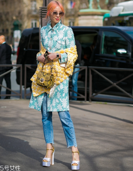 防水臺高跟鞋怎么搭配？拉長氣質(zhì)細腿