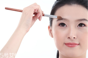 眉筆和眉粉的各自優(yōu)缺點 根據(jù)自身的眉毛決定 眉筆和眉粉的各自優(yōu)缺點 根據(jù)自身的眉毛決定