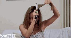 復(fù)古卷發(fā)什么顏色好看？小卷發(fā)黑色顯老