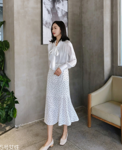 波點裙搭配什么上衣？復(fù)古混搭風(fēng)女王