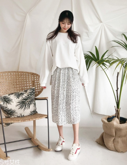 波點裙搭配什么上衣？復(fù)古混搭風(fēng)女王