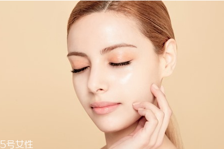 素顏霜和妝前乳一樣嗎 妝前乳跟素顏霜的使用順序 素顏霜和妝前乳一樣嗎 妝前乳跟素顏霜的使用順序