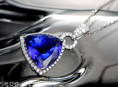 坦桑石多少錢一克拉？一般都在上千元