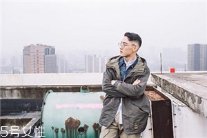 男生怎么穿顯得成熟？輕松塑造穩(wěn)重形象