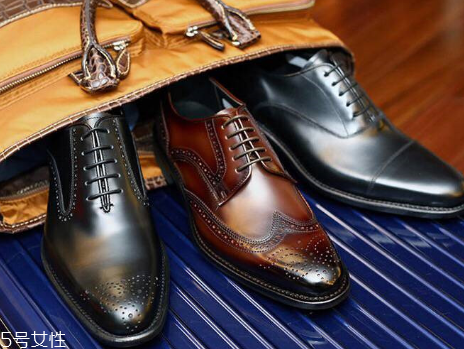 男生怎么穿顯得成熟？輕松塑造穩(wěn)重形象