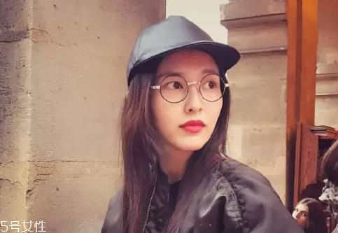戴眼鏡怎么化妝好看？這么化妝比戴美瞳還美貌
