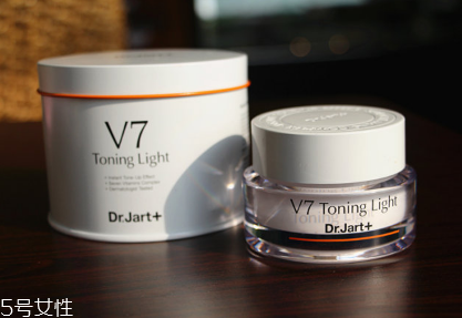 素顏霜搓泥是什么原因 這樣使用素顏霜不容易搓泥 素顏霜搓泥是什么原因 這樣使用素顏霜不容易搓泥