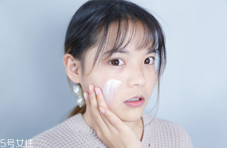 卡姿蘭素顏霜好用嗎 給你清新自然的素顏 卡姿蘭素顏霜好用嗎 給你清新自然的素顏