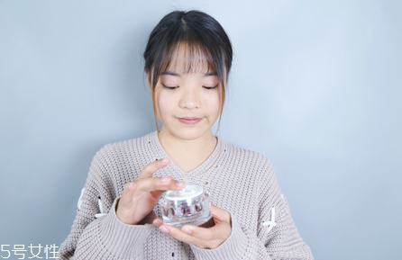 卡姿蘭素顏霜好用嗎 給你清新自然的素顏 卡姿蘭素顏霜好用嗎 給你清新自然的素顏