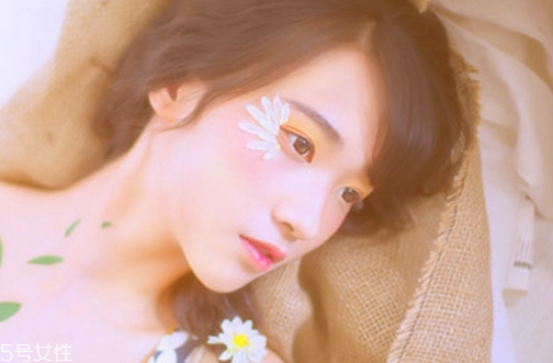 素顏霜和妝前乳一樣嗎 妝前乳跟素顏霜的使用順序 素顏霜和妝前乳一樣嗎 妝前乳跟素顏霜的使用順序