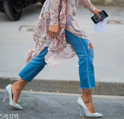 高跟鞋鞋跟歪了怎么辦？高跟鞋走路要注意