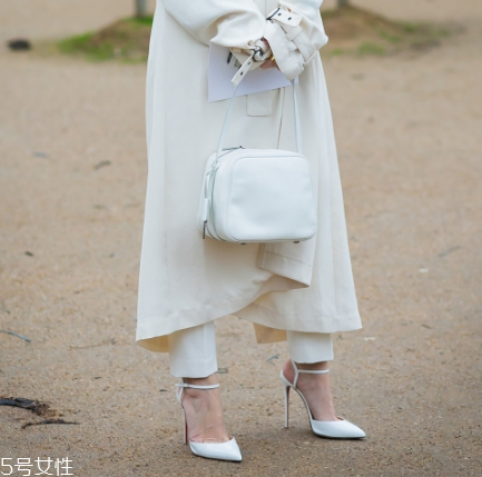 高跟鞋鞋跟歪了怎么辦？高跟鞋走路要注意