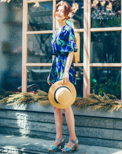 粗跟高跟鞋怎么搭配？春夏必備穿搭