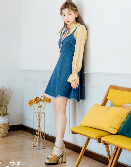 粗跟高跟鞋怎么搭配？春夏必備穿搭