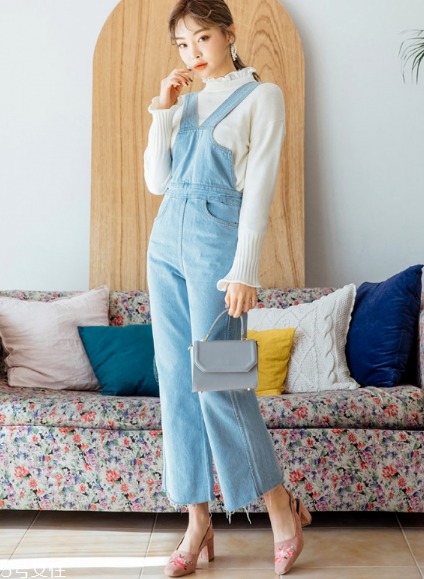 粗跟高跟鞋怎么搭配？春夏必備穿搭