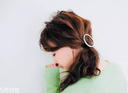 職業(yè)女性發(fā)型大全 2018最流行的OL發(fā)型趨勢 職業(yè)女性發(fā)型大全 2018最流行的OL發(fā)型趨勢