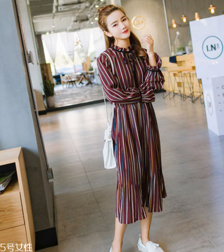 豎條紋衣服怎么搭配？顯瘦顯高不在話下