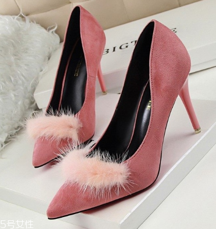 高跟鞋腳往前滑怎么辦？巧妙使用小工具