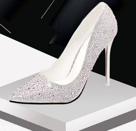 高跟鞋破皮了怎么辦？高跟鞋破皮這樣補(bǔ)