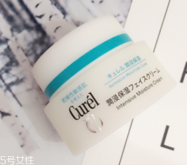 凝霜和乳霜的區(qū)別 凝霜適合夏季 凝霜和乳霜的區(qū)別 凝霜適合夏季