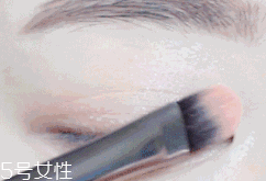 夏天化妝怎么樣不脫妝？8個(gè)小技巧讓你做清爽女神