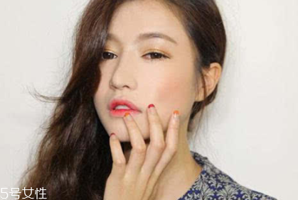 夏天化妝怎么樣不脫妝？8個(gè)小技巧讓你做清爽女神