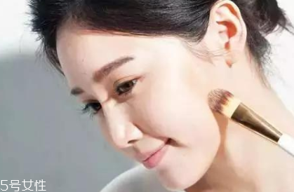 夏天化妝怎么樣不脫妝？8個(gè)小技巧讓你做清爽女神