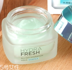 啫喱霜和面霜的區(qū)別 啫喱霜適合油性肌膚 啫喱霜和面霜的區(qū)別 啫喱霜適合油性肌膚