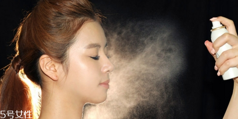 防曬噴霧需要卸妝嗎 這樣卸除防曬噴霧 防曬噴霧需要卸妝嗎 這樣卸除防曬噴霧