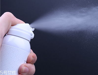 素顏霜和防曬噴霧哪個(gè)先用 正確的護(hù)膚順序 素顏霜和防曬噴霧哪個(gè)先用 正確的護(hù)膚順序