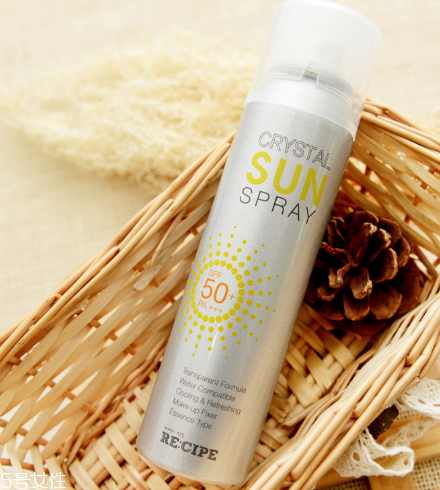 先用防曬噴霧還是隔離 先用護(hù)膚品再用化妝品 先用防曬噴霧還是隔離 先用護(hù)膚品再用化妝品