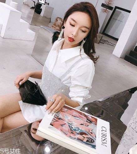 襯衫可以搭配羽絨服嗎？襯衫要這樣搭配