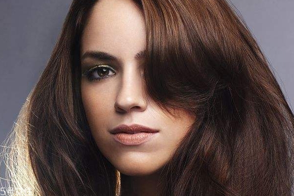 棕色頭發(fā)用什么顏色眉筆？褐色棕色都可嘗試