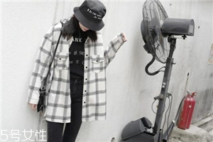 襯衫里面可以穿t恤嗎？淺色t恤可以穿