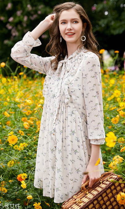 2022春夏流行什么連衣裙 沒(méi)錢也要屯貨的必買連衣裙 2022春夏流行什么連衣裙 沒(méi)錢也要屯貨的必買連衣裙