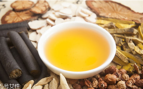 黃芩泡水喝有什么功效 四大功效 黃芩泡水喝有什么功效 四大功效
