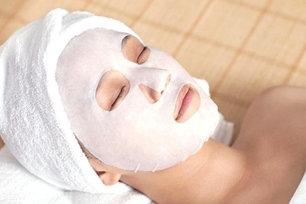 為什么油皮會(huì)變成干皮？三個(gè)油皮護(hù)膚誤區(qū)