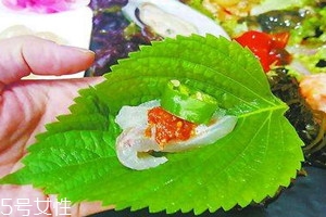 紫蘇什么味道 有點(diǎn)相似薄菏的味道 紫蘇什么味道 有點(diǎn)相似薄菏的味道