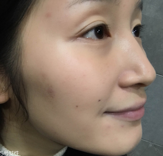 芭比波朗蟲草粉底2.5號試色 不適合遮瑕 芭比波朗蟲草粉底2.5號試色 不適合遮瑕